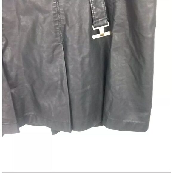 Free People Vegan Leather But I love It Skirt

Man - Picture 2 of 4